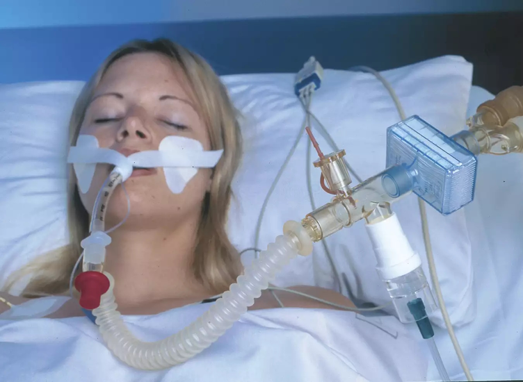 Nebulized drug formulations may interact with filter media and increase flow resistance, compromising drug delivery. 