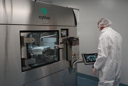 Operator controls the Cytiva Microcell Vial Filler using HMI touchscreen