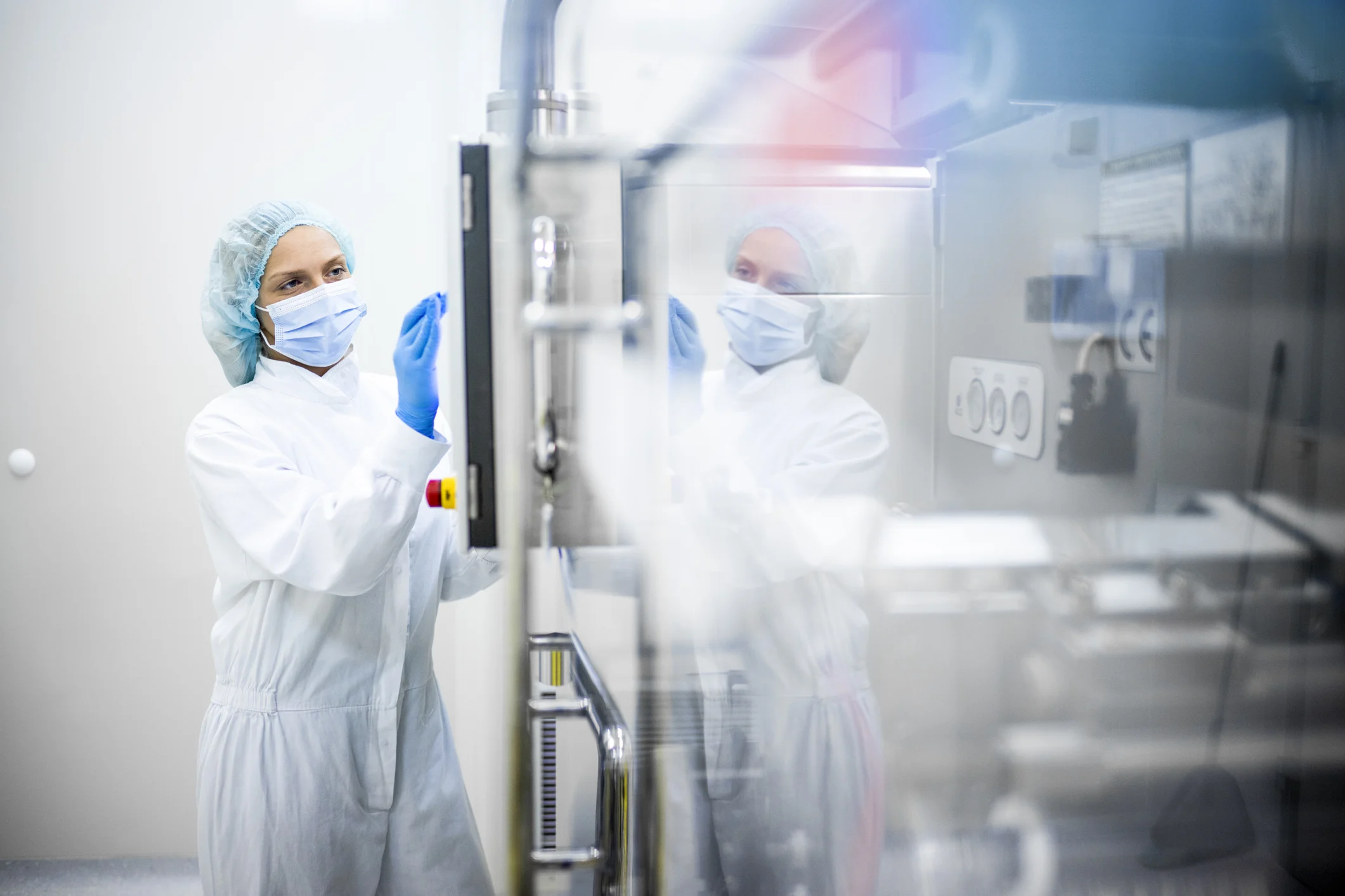 Pall Medical technician in a cleanroom performing OEM membrane manufacturing processes