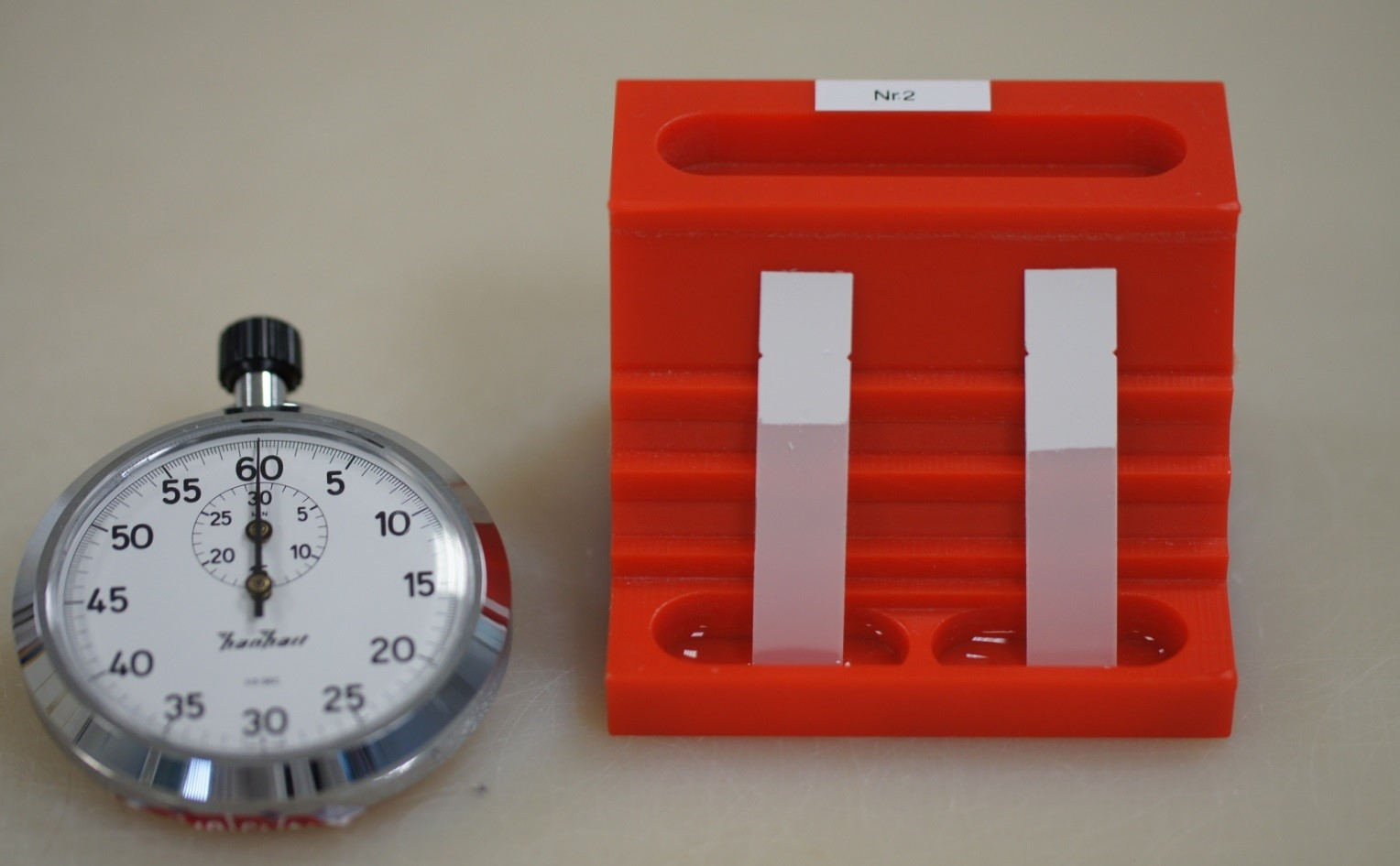 Basic set-up of nitrocellulose membrane capillary flow time measurement.
