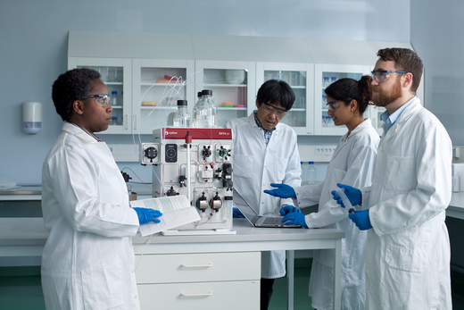Scientists in the lab with Äkta go