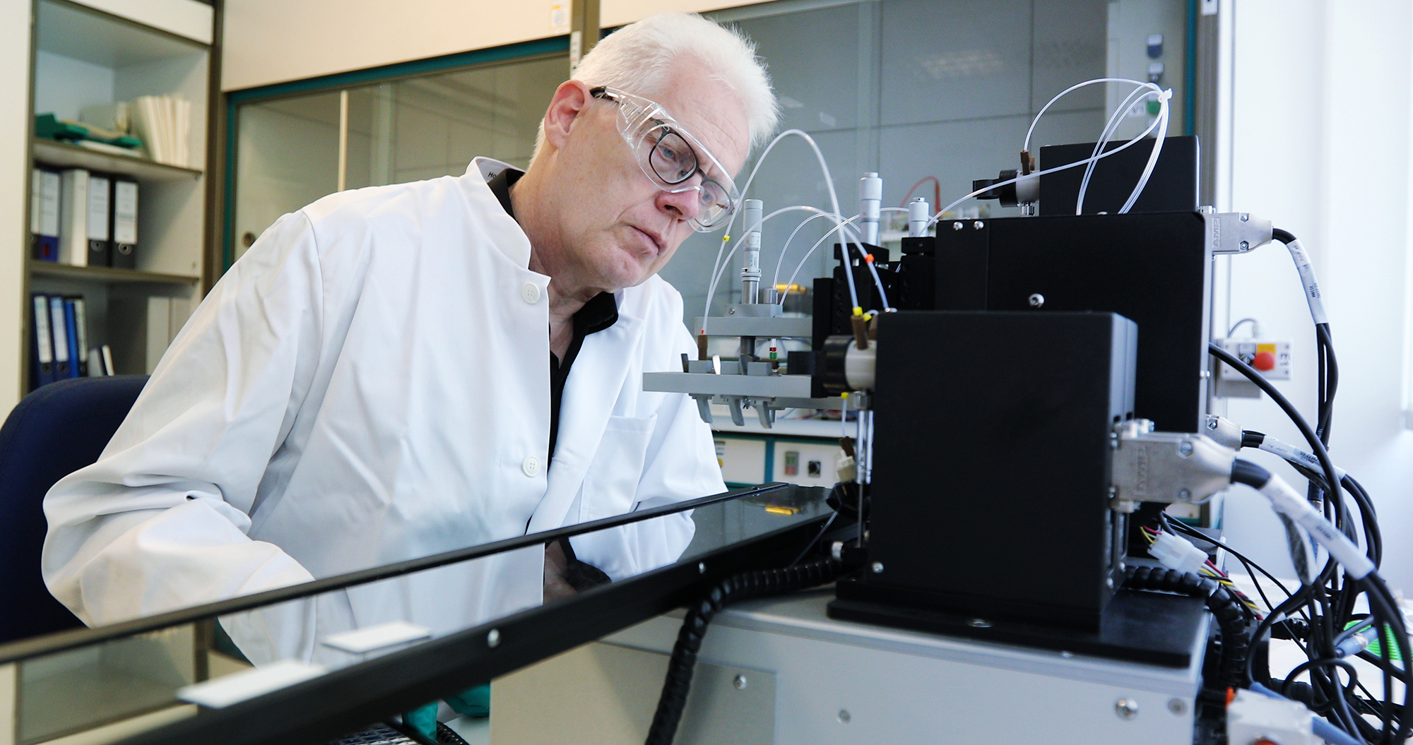 Klaus Hochleitner working in Dassel lab