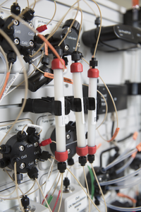 08A7816_FKTA pcc_HiScreen_3 columns_close-up