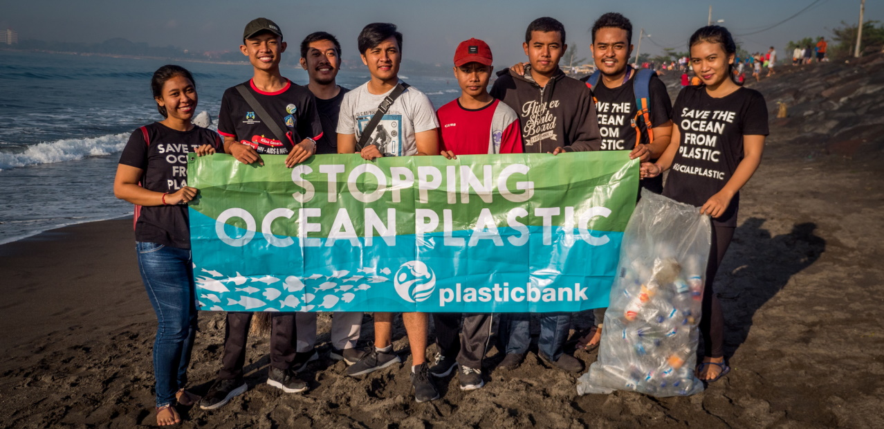 Plastic Bank beach clean up in Bali
