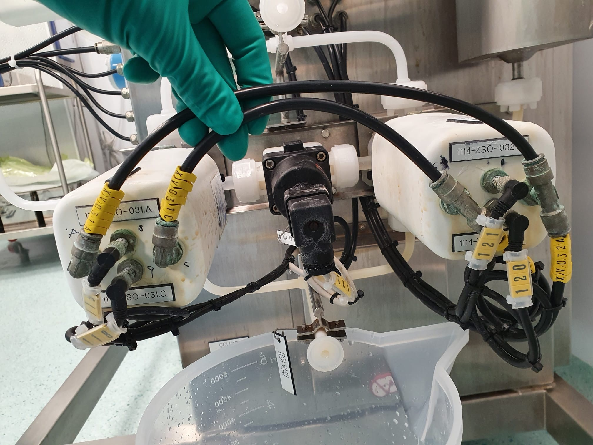 Diagnosis: two air tubing connections in the customer’s BioProcess™ chromatography machine had been accidentally reversed.