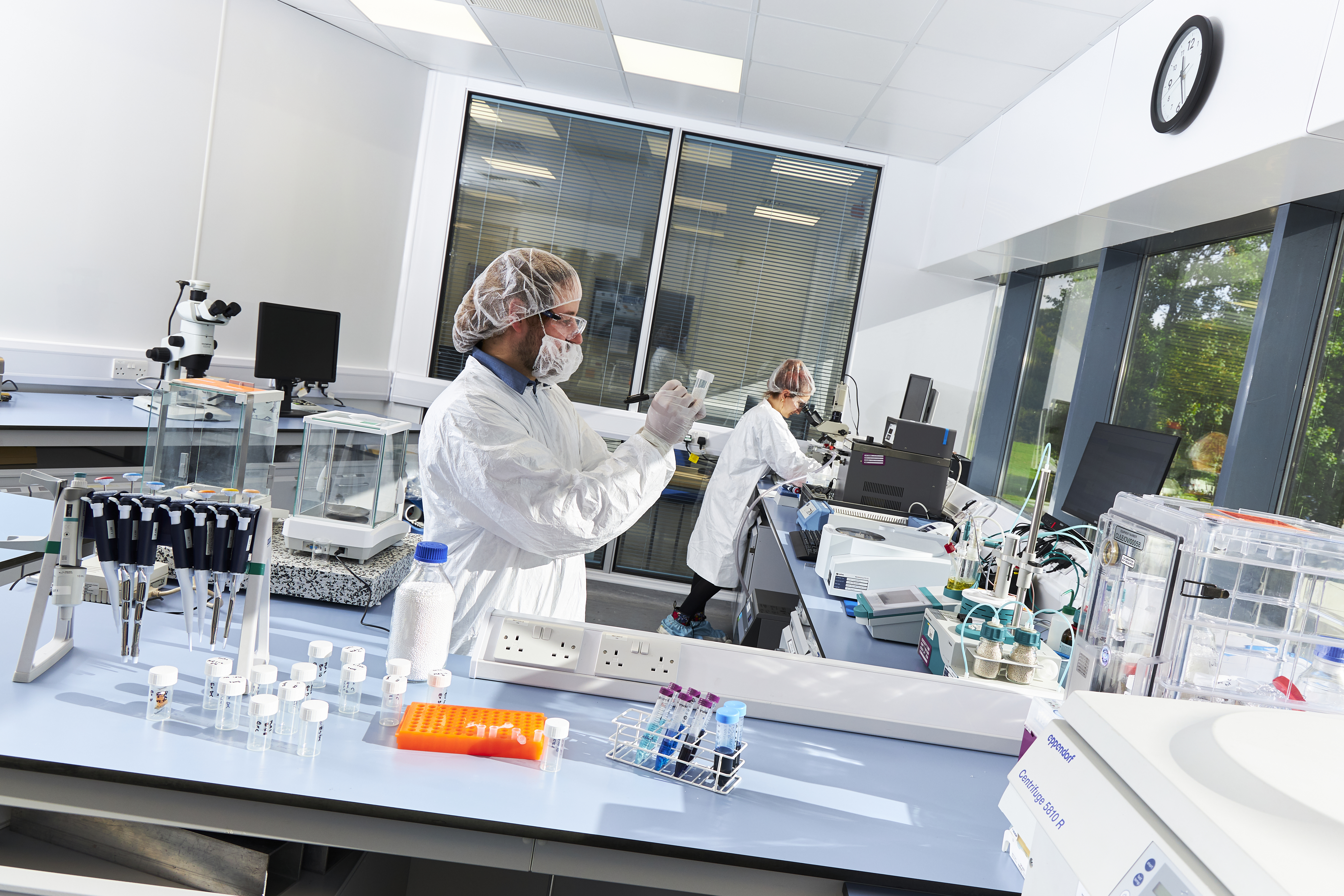 Scientists in Lyo-Lab, wide angle, action shot (high res)