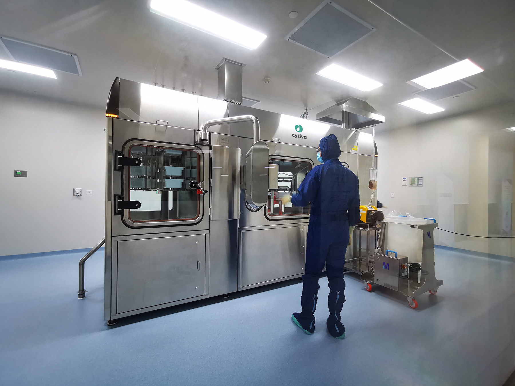 Cleanroom operator observes the optimal aseptic process inside the closed, robotic isolator.