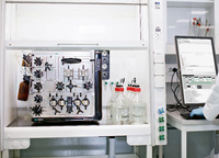 AKTA oligosynt system in use with monitor image