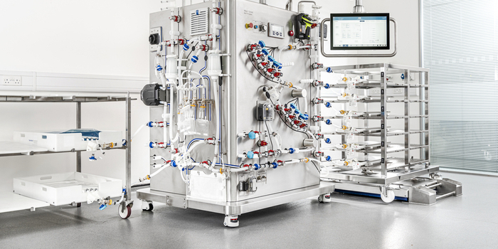 Fig 1. The all-in-one Allegro™ Connect bulk fill system connected to the weighing platform with a 12-shelf biocontainer bag workstation installed (right). The Allegro™ bioprocessing workstation (left) holds the feed and flush biocontainer bags. 